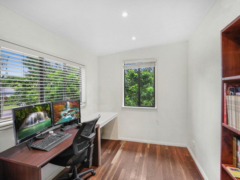 4 Compass Close, Edge Hill QLD 4870