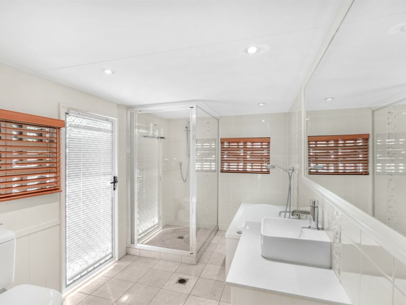 4 Compass Close, Edge Hill QLD 4870