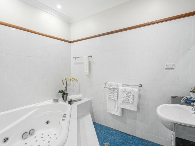 24 Nolan Street, Whitfield QLD 4870