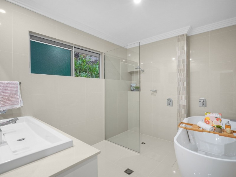 5 Knott Court, Whitfield QLD 4870