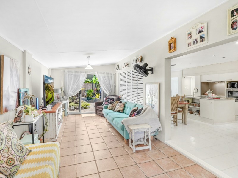 10 Feathertop Close, Smithfield QLD 4878