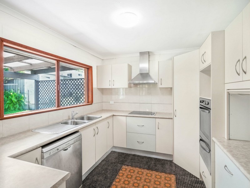 81 McManus Street, Whitfield QLD 4870