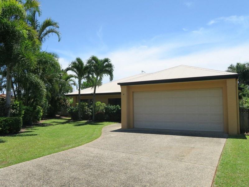 4 Brook Close, Redlynch QLD 4870