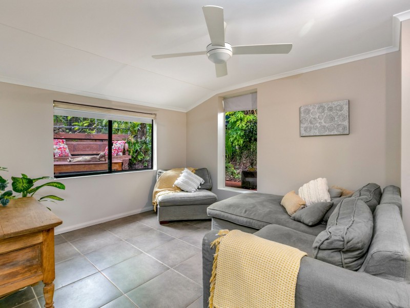 129 Hillview Crescent, Whitfield QLD 4870
