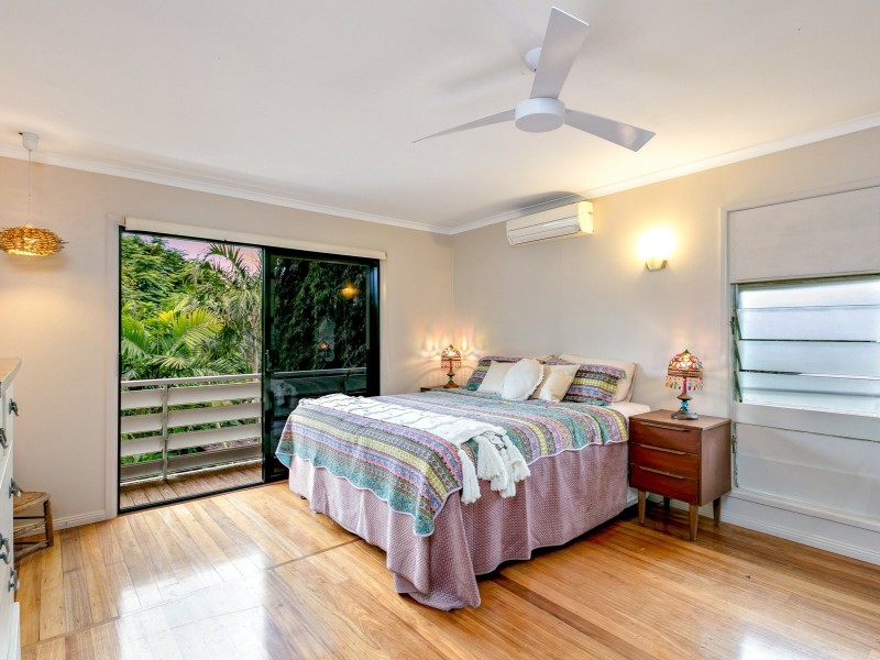 129 Hillview Crescent, Whitfield QLD 4870