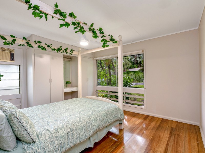 129 Hillview Crescent, Whitfield QLD 4870