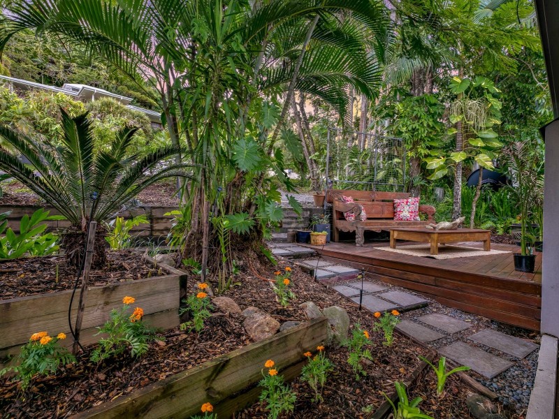 129 Hillview Crescent, Whitfield QLD 4870