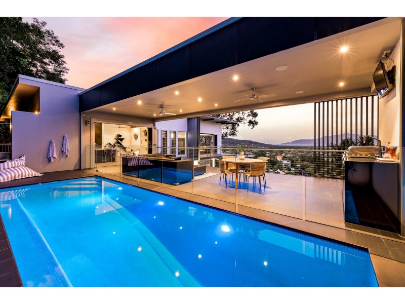 8 Knowles Street, Whitfield QLD 4870