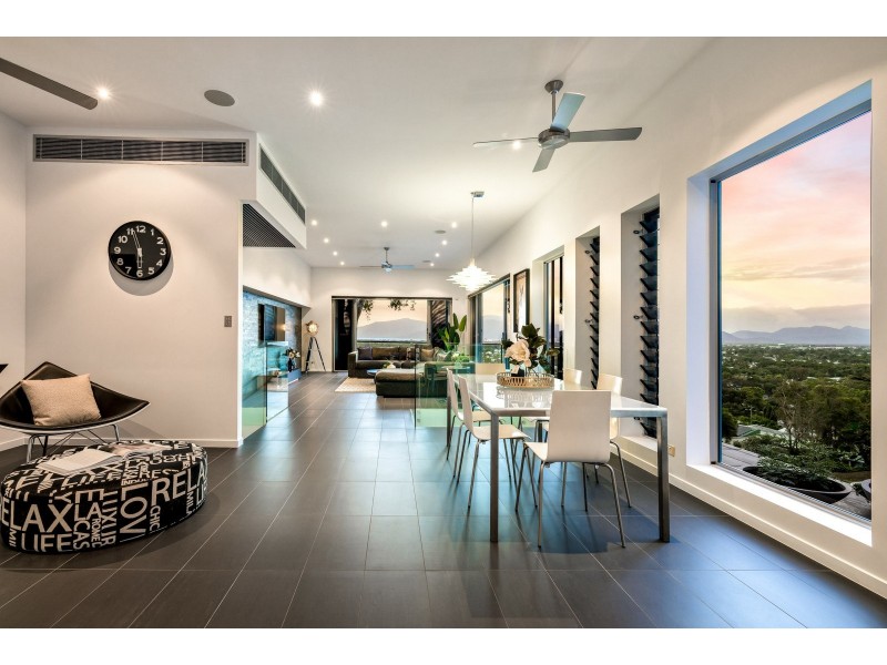 8 Knowles Street, Whitfield QLD 4870