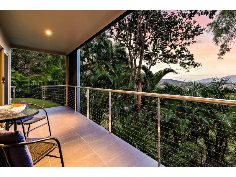 8 Knowles Street, Whitfield QLD 4870