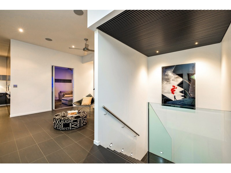 8 Knowles Street, Whitfield QLD 4870