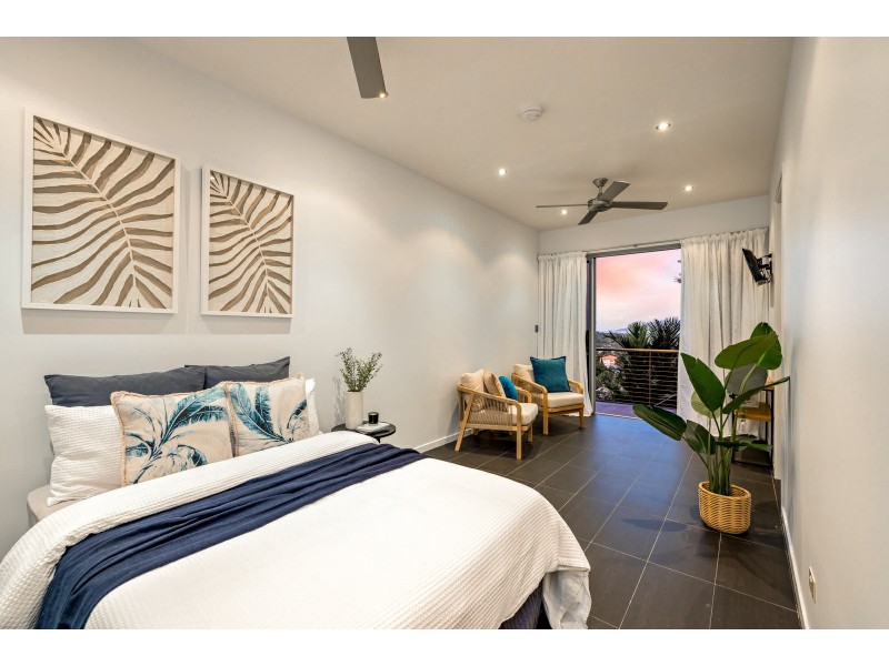 8 Knowles Street, Whitfield QLD 4870