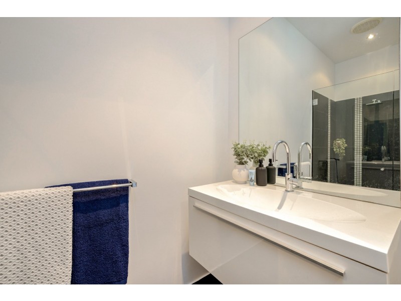 8 Knowles Street, Whitfield QLD 4870