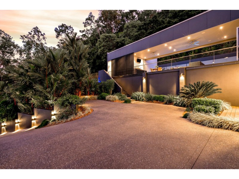 8 Knowles Street, Whitfield QLD 4870