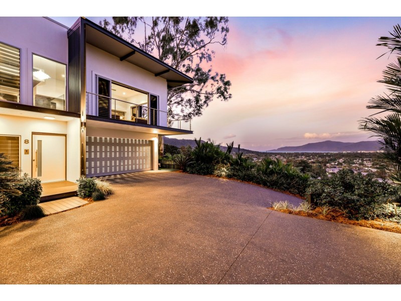 8 Knowles Street, Whitfield QLD 4870