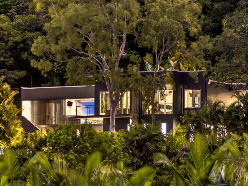 8 Knowles Street, Whitfield QLD 4870