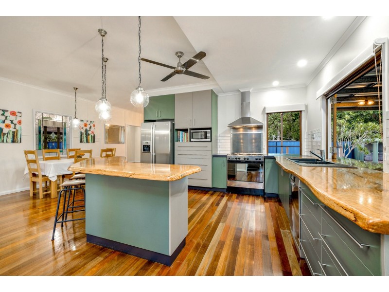 6 Balzer Close, Whitfield QLD 4870