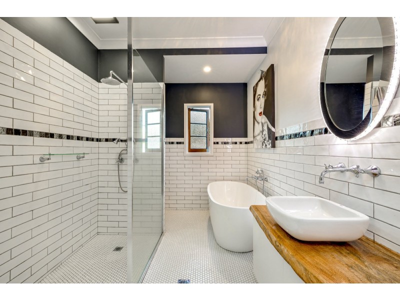 6 Balzer Close, Whitfield QLD 4870