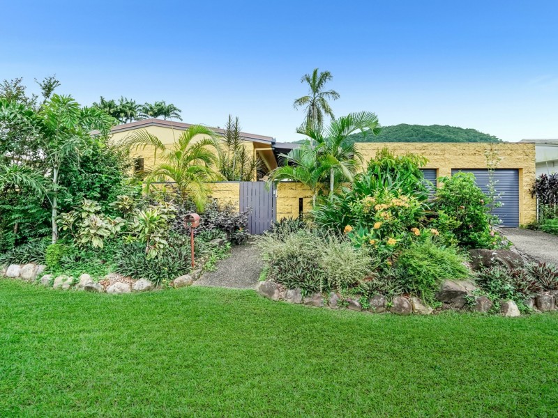 15 Pepperina Street, Mooroobool QLD 4870