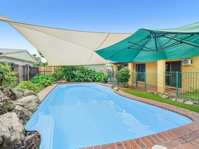 15 Pepperina Street, Mooroobool QLD 4870