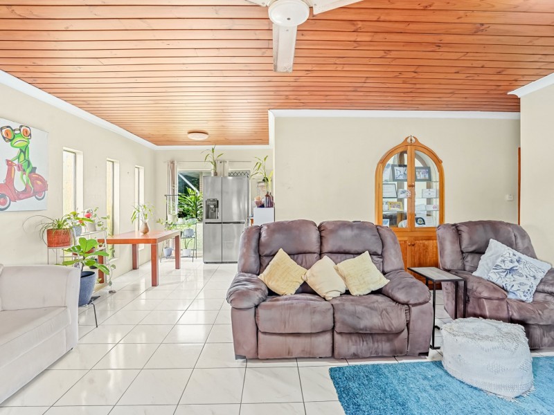 15 Pepperina Street, Mooroobool QLD 4870