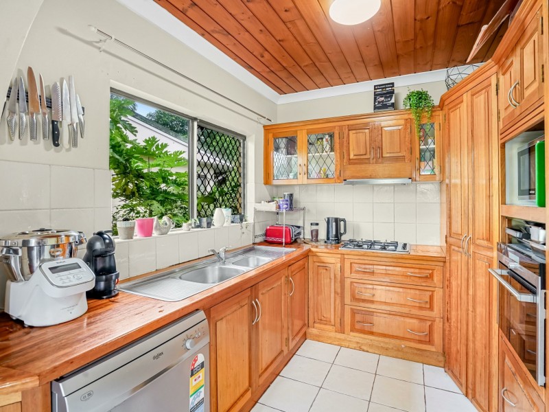 15 Pepperina Street, Mooroobool QLD 4870