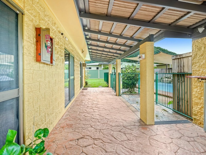 15 Pepperina Street, Mooroobool QLD 4870