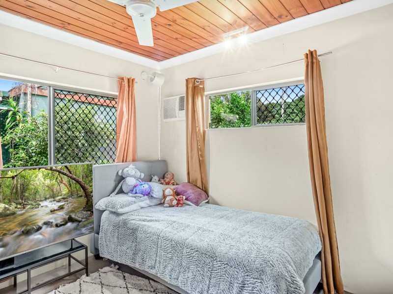15 Pepperina Street, Mooroobool QLD 4870