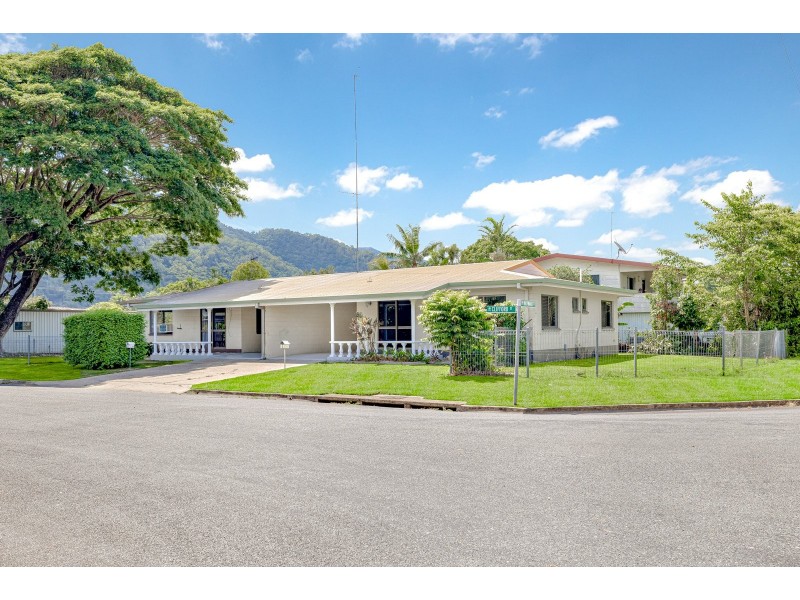 53 Hayward Street, Mooroobool QLD 4870