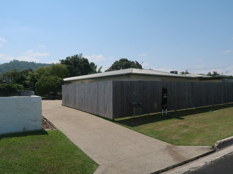 2/5 Turner Street, Whitfield QLD 4870