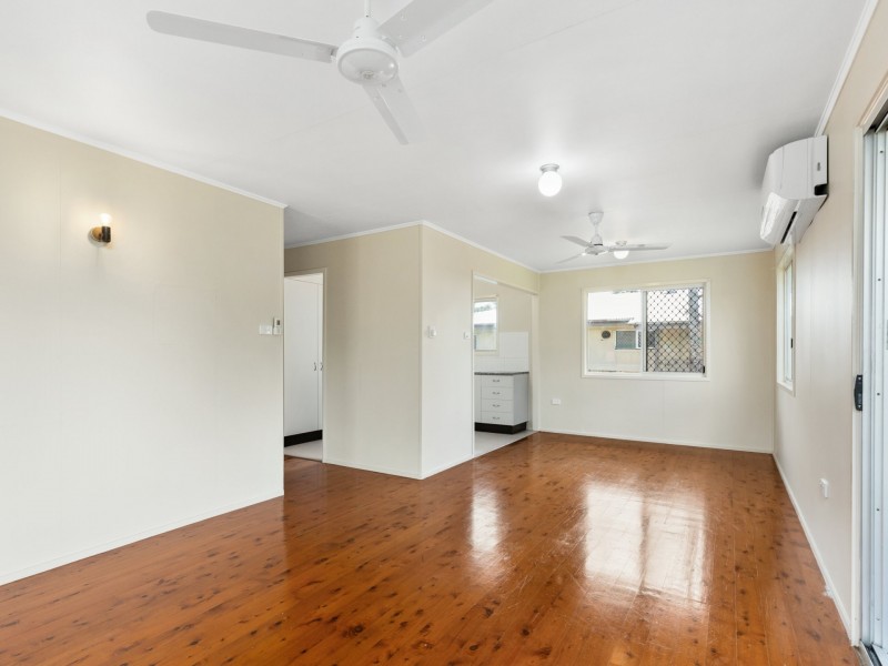 27 Marchant Street, Manoora QLD 4870
