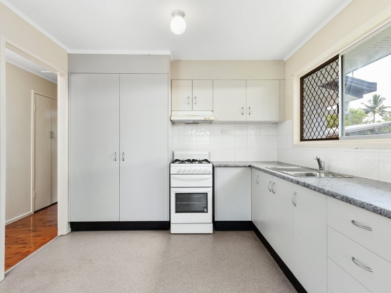 27 Marchant Street, Manoora QLD 4870