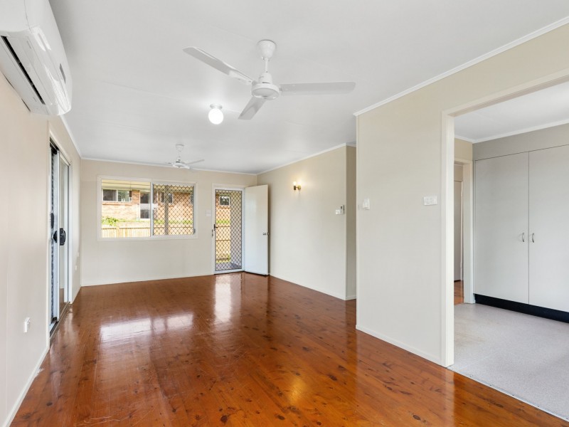 27 Marchant Street, Manoora QLD 4870