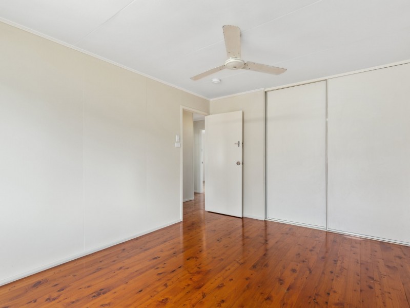 27 Marchant Street, Manoora QLD 4870