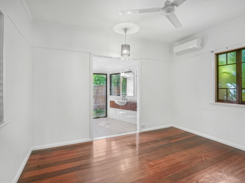 11 Fulton Close, Whitfield QLD 4870