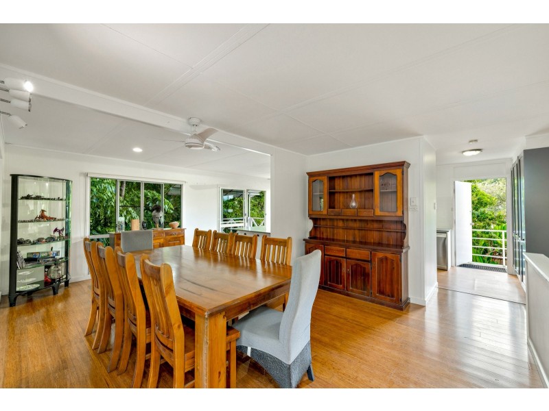 1 Mullins Street, Whitfield QLD 4870