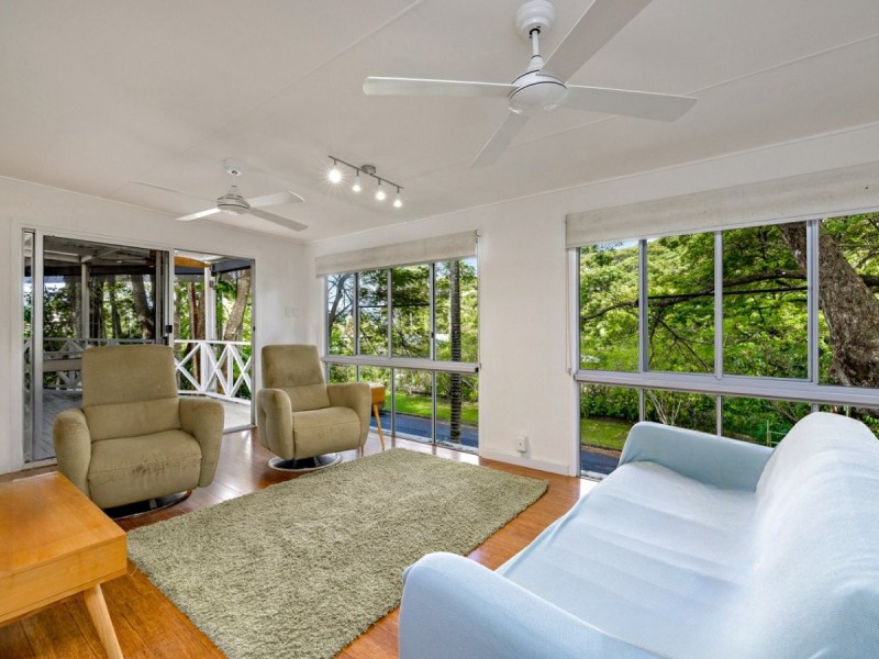 1 Mullins Street, Whitfield QLD 4870