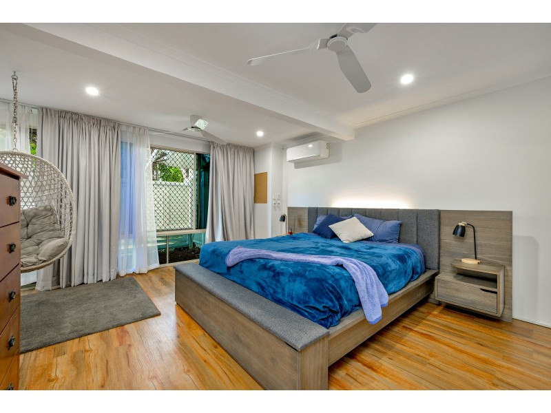 1 Mullins Street, Whitfield QLD 4870