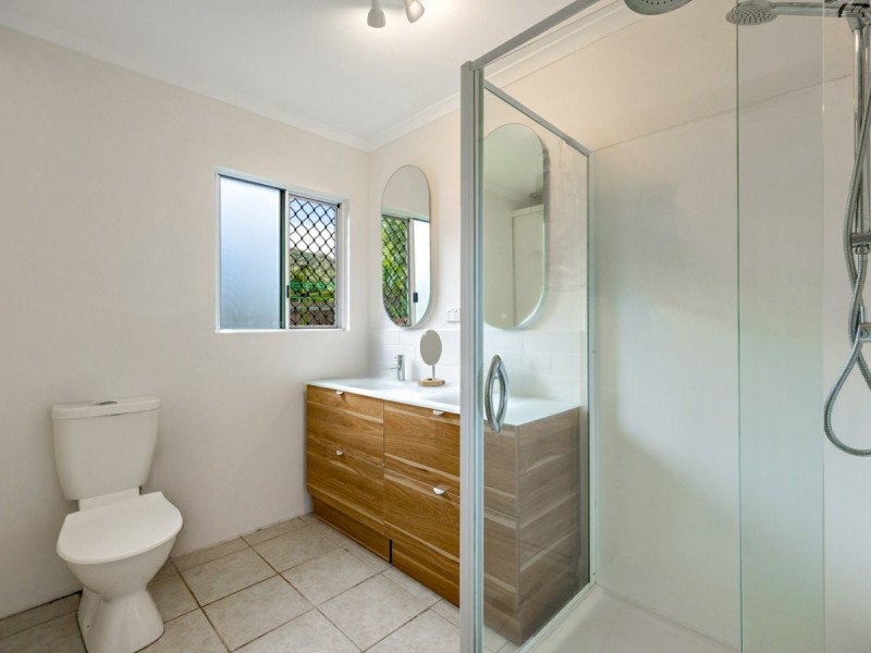 1 Mullins Street, Whitfield QLD 4870