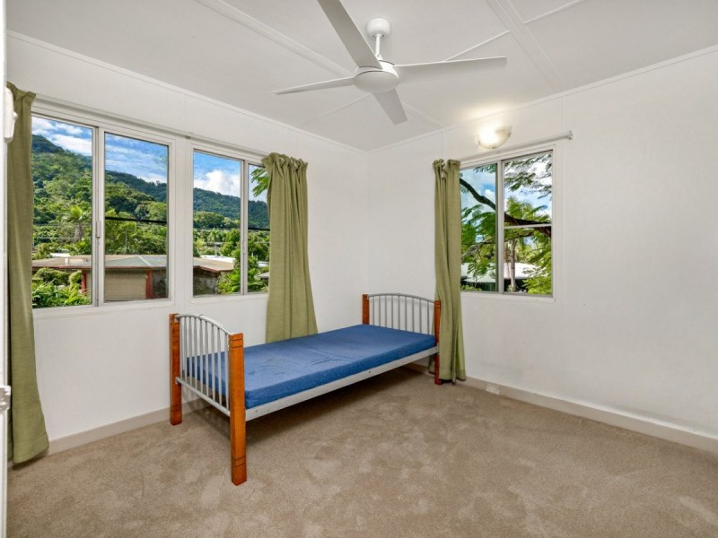 1 Mullins Street, Whitfield QLD 4870