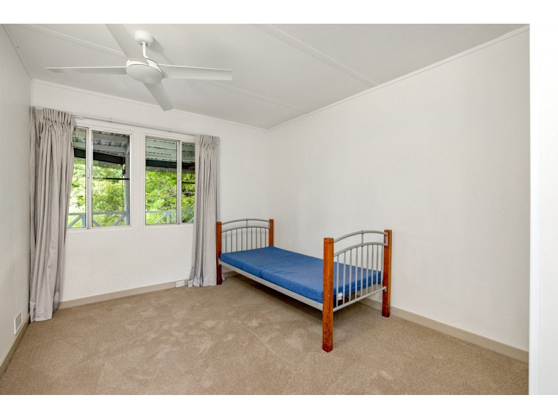1 Mullins Street, Whitfield QLD 4870