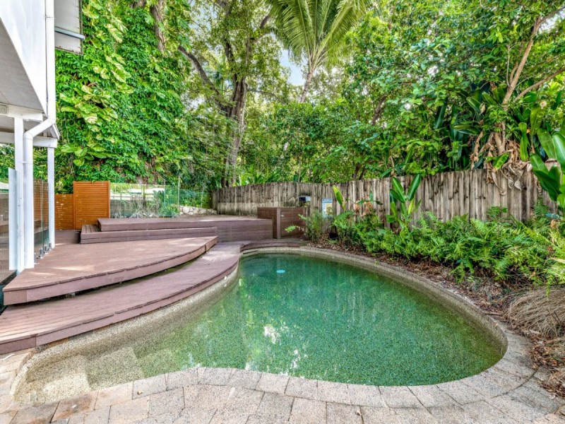 1 Mullins Street, Whitfield QLD 4870