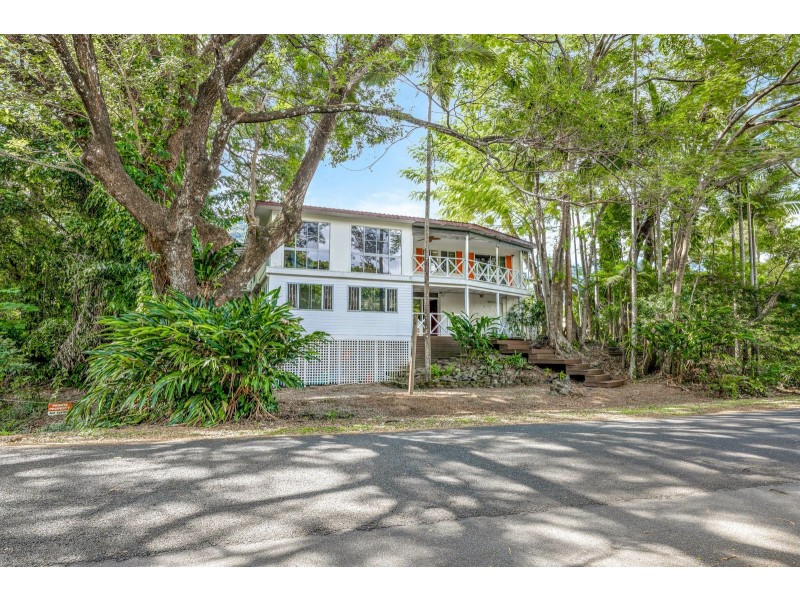 1 Mullins Street, Whitfield QLD 4870