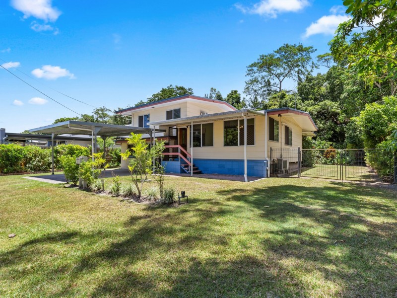 125 Upper Richardson Street, Whitfield QLD 4870