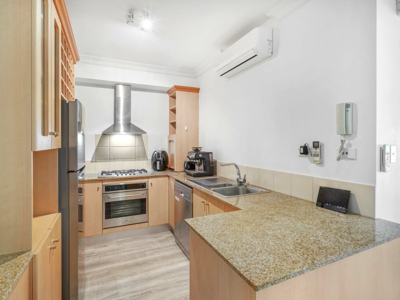 1122/2-10 Greenslopes Street, Cairns North QLD 4870