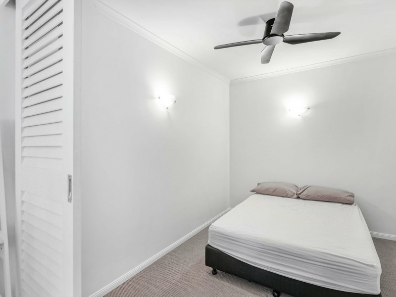 1122/2-10 Greenslopes Street, Cairns North QLD 4870