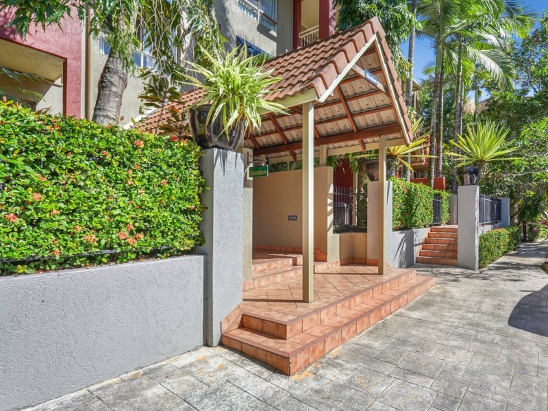 1122/2-10 Greenslopes Street, Cairns North QLD 4870