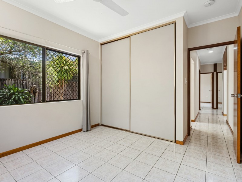 1 & 2/8 Kangaroo Street, Bentley Park QLD 4869