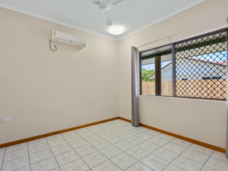 1 & 2/8 Kangaroo Street, Bentley Park QLD 4869