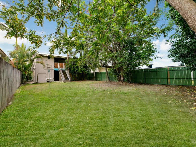 1/237 Lyons Street, Westcourt QLD 4870